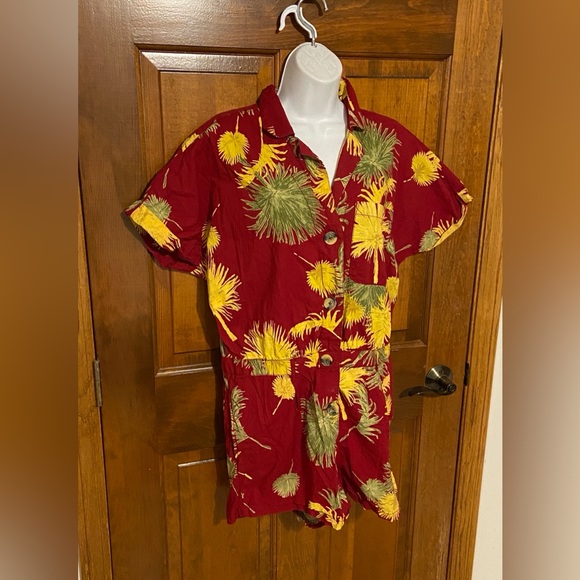 Free People Malibu Romper in a red combo maroon tropical print Size Large - Picture 4 of 16